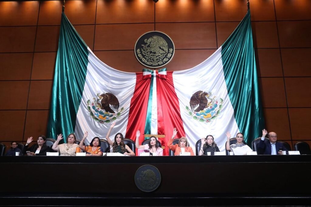 Acuerdan mantener activa la mesa de trabajo permanente con el objetivo de continuar el análisis de 18 iniciativas legislativas.