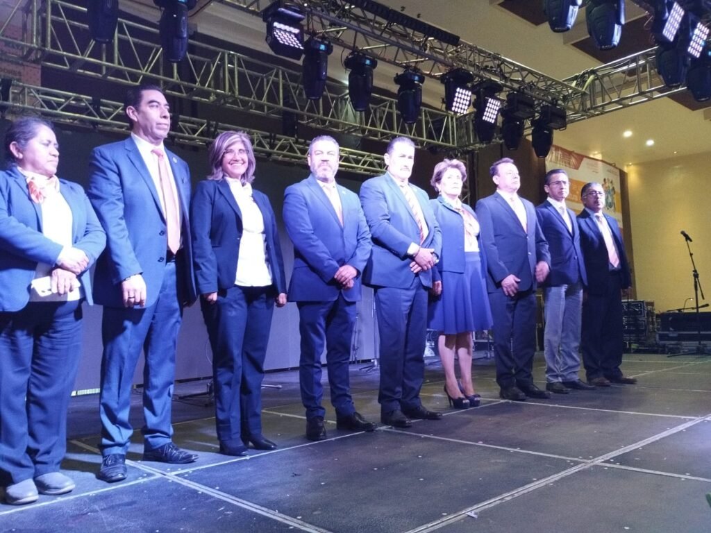 MAJO AGUILAR ENGALANA EL MAGNO EVENTO DE INAUGURACIÓN DE LA XXV FERIA DEL LIBRO Y LA CULTURA DE LA SECCIÓN 17 DEL SNTE