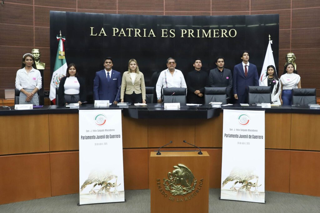 Un total de 70 jóvenes guerrerenses participaron este miércoles en el “Parlamento Juvenil de Guerrero”.