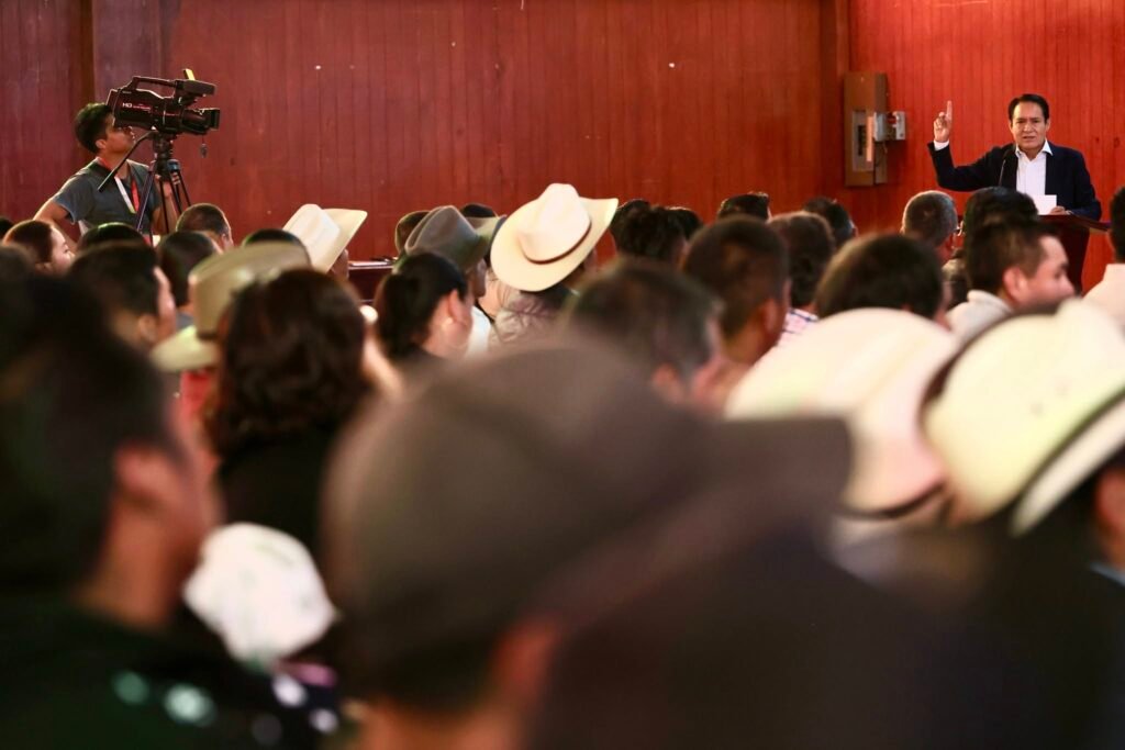 El gobierno municipal de Villa Victoria, encabezado por el alcalde Mario Santana Carbajal, se unió a la campaña nacional “El Poder de Alfabetizar 2025”.