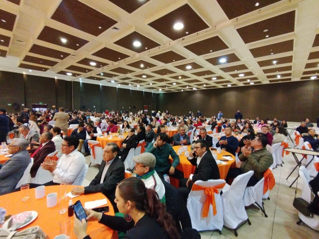 José Alfredo Geraldo Benoit expresó su profundo agradecimiento a las y los trabajadores jubilados, reconociendo que muchos de ellos ofrecieron 30, 40 y hasta 50 años de servicio, impactando generaciones enteras.
