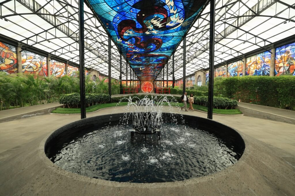 El Cosmovitral celebra este 5 de julio sus 45 años como un oasis de arte y naturaleza que respira a través del color.