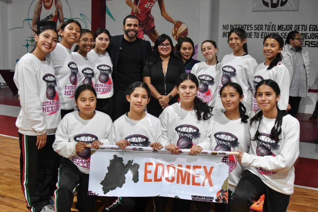 En Jocotitlán torneo de básquetbol.