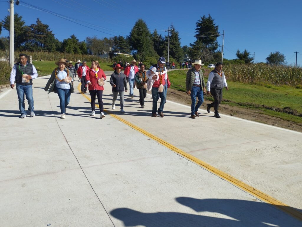 EN VILLA VICTORIA LAS COMUNIDADES CRECEN CON EL ESFUERZO DE TODOS: MARIO SANTANA CARBAJAL