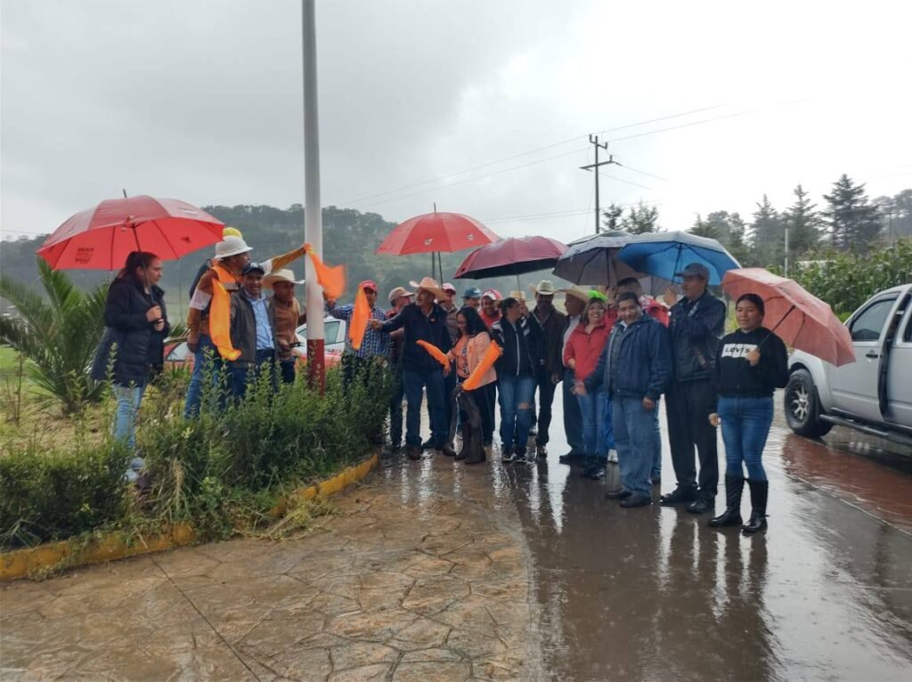Inicia Isaías Lugo obras de alumbrado público en Timilpan.