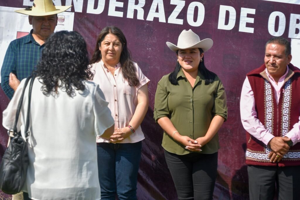  La presidenta municipal Aylin López González dio el banderazo de inicio a importantes obras en Jocotitlán
