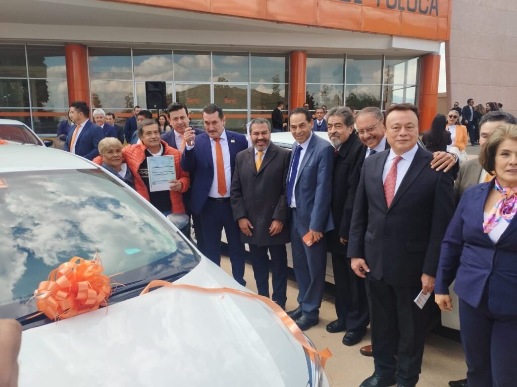 SECCIÓN 17 DEL SNTE ENTREGA AUTOMÓVILES Y MOTONETAS ADJUDICADOS EN FESTEJOS DECEMBRINOS