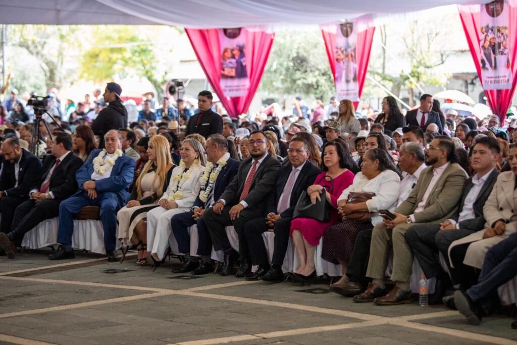 UN GOBIERNO "DEL PUEBLO Y PARA EL PUEBLO" EN SU PRIMER INFORME EN JOCOTITLÁN