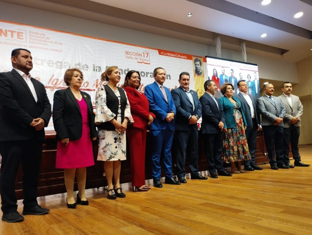 RECONOCE SECCIÓN 17 DEL SNTE A 146 DOCENTES DEL VALLE DE TOLUCA POR 40 AÑOS DE SERVICIO