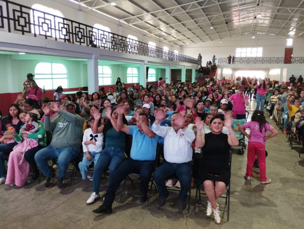 FESTEJAN A MAMÁS DE JOCOTITLÁN