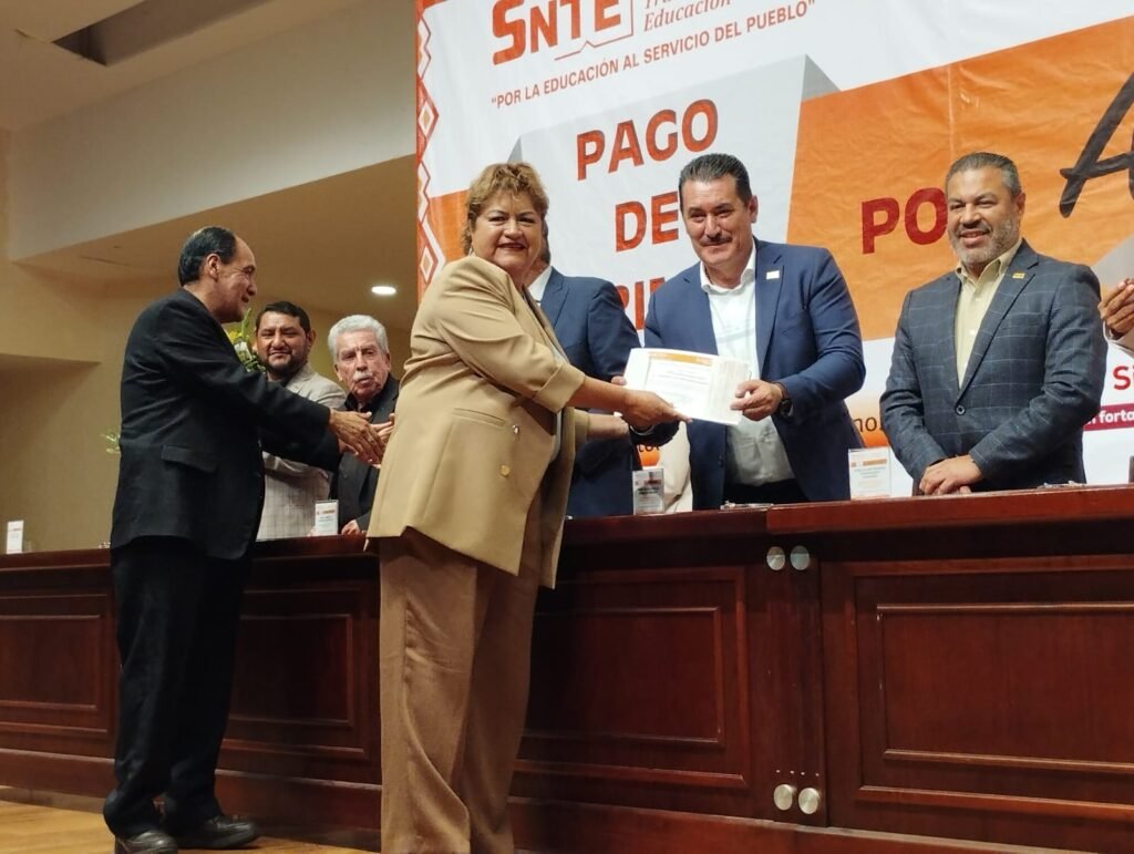 La Sección 17 del Sindicato Nacional de Trabajadores de la Educación (SNTE) en el Valle de Toluca realizó la entrega del pago de Prima por Antigüedad
