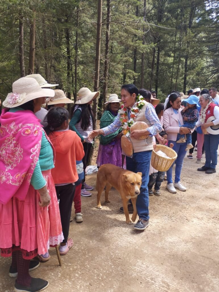 CONSTATA MARIO SANTANA AVANCES EN OBRAS COMUNITARIAS EN VILLA VICTORIA