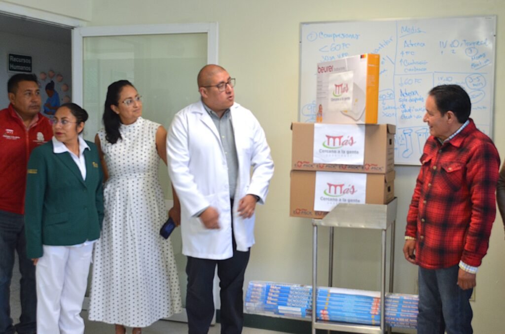 Entrega de apoyos al Hospital de Villa Victoria