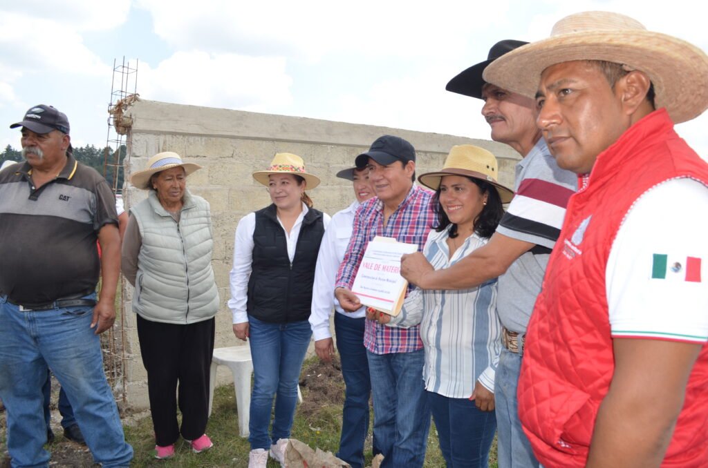 Entrega de vale de material en San Agustín Altamirano Segunda Sección, Villa Victoria