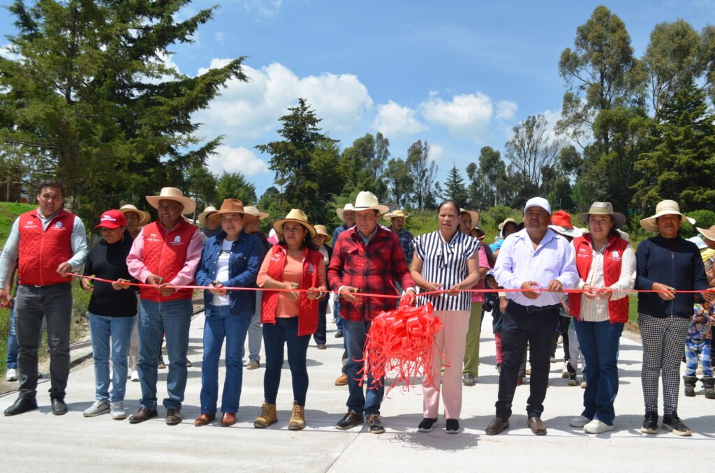 Inauguración de pavimentos, Villa Victoria.