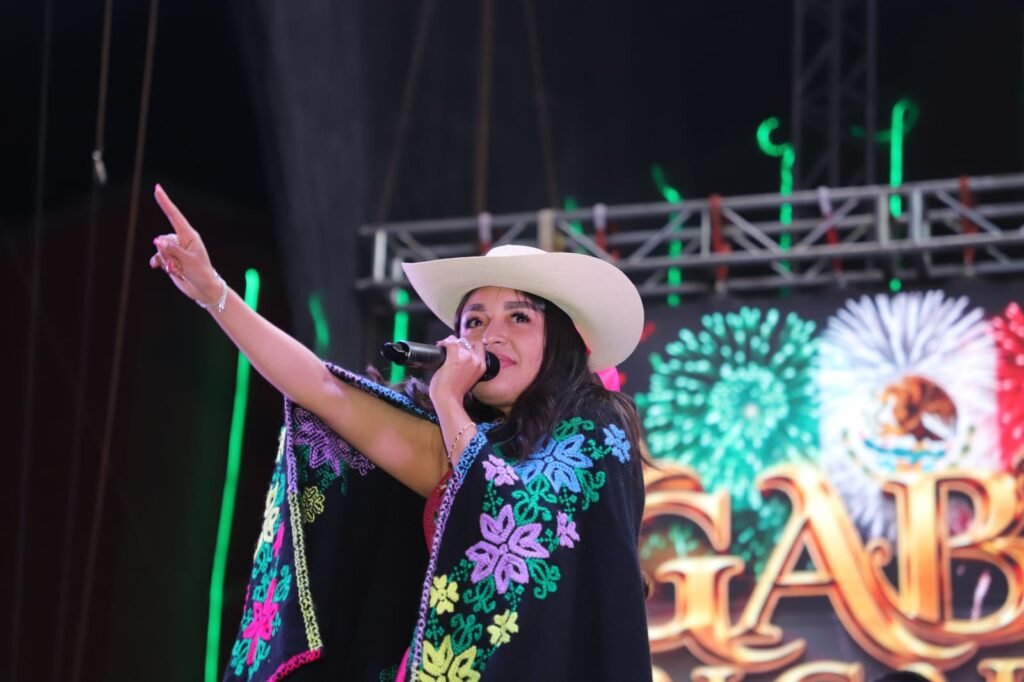 Gaby Salgado se presentó en Villa Victoria.