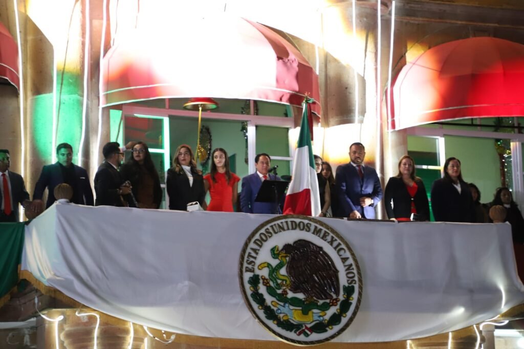 Ceremonia del Grito de Independencia en Villa Victoria.