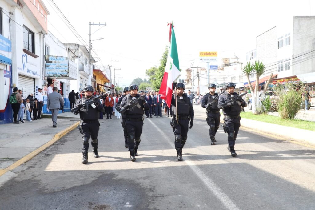 Desfile del 16 de septiembre en Villa Victoria