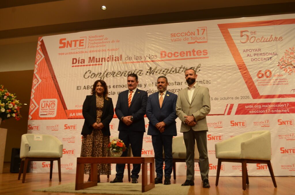 Tania Itzel Jiménez Orozco, encargada del Departamento de Educación Especial de los SEIEM, y Fleury Eduardo Carrasquedo Monjaraz, representante del CEN del SNTE.