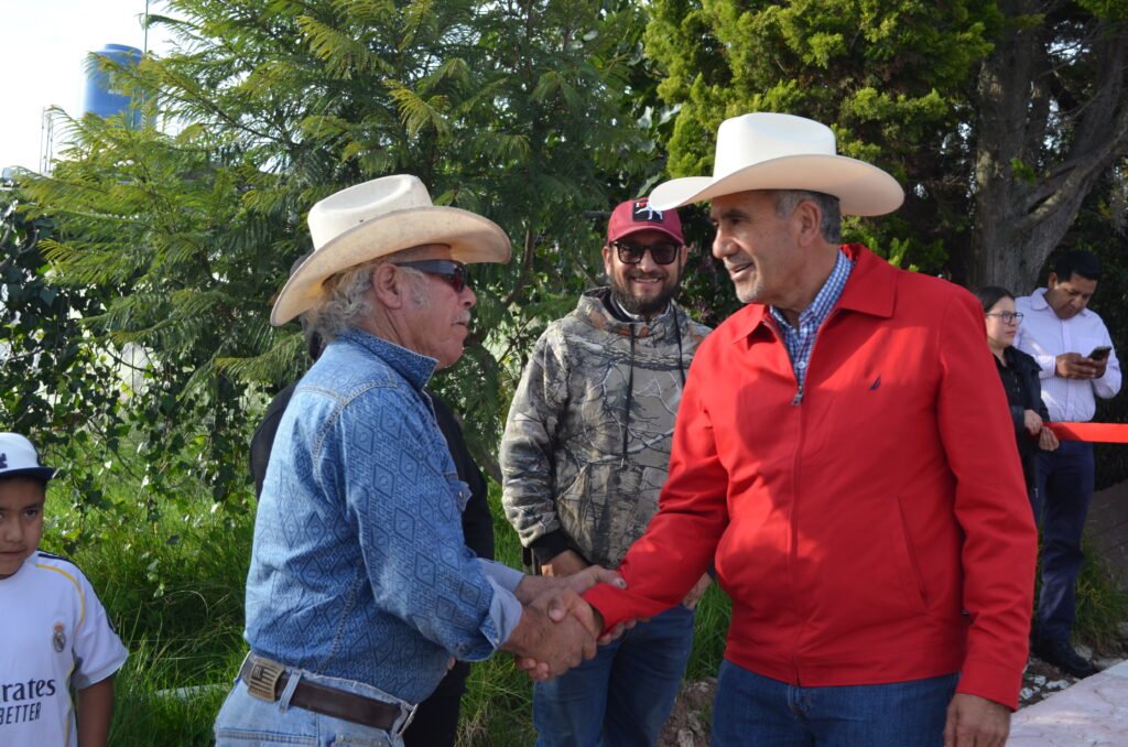 Isaías Lugo García, presidente municipal de Timilpan, visita El Palmito Tercera Manzana.