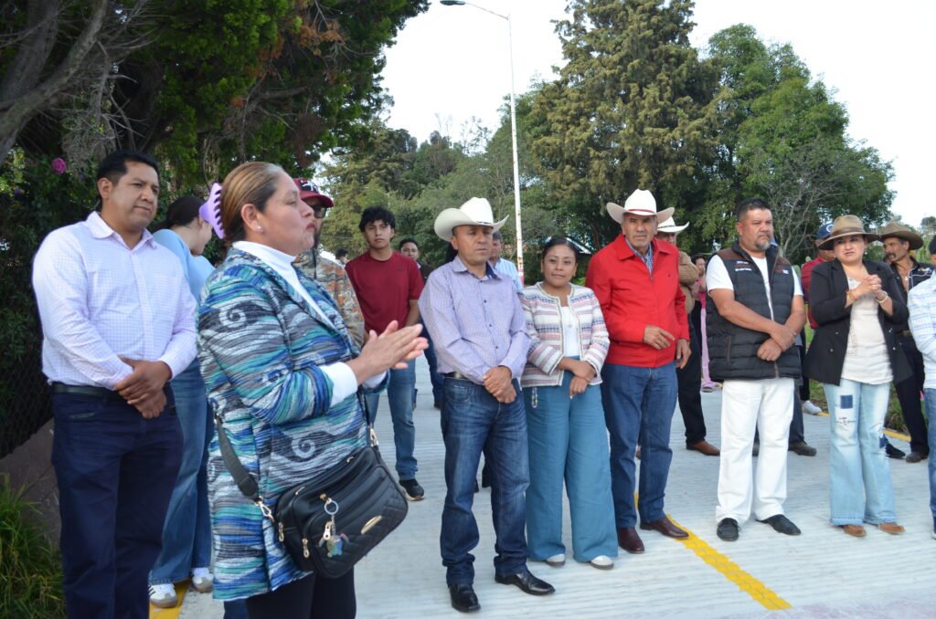 Vecinos y vecinas de El Palmito reconocen el trabajo del Ayuntamiento de Timilpan.