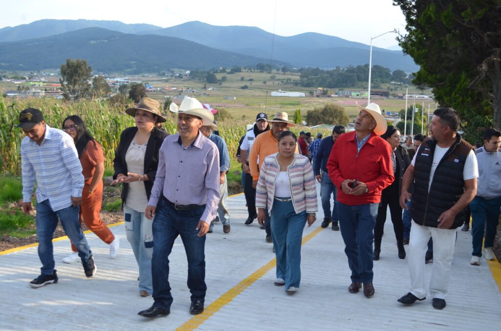 Vecinos y regidores son testigo de la entrega de obra en El Palmito Tercera Manzana, Timilpam
